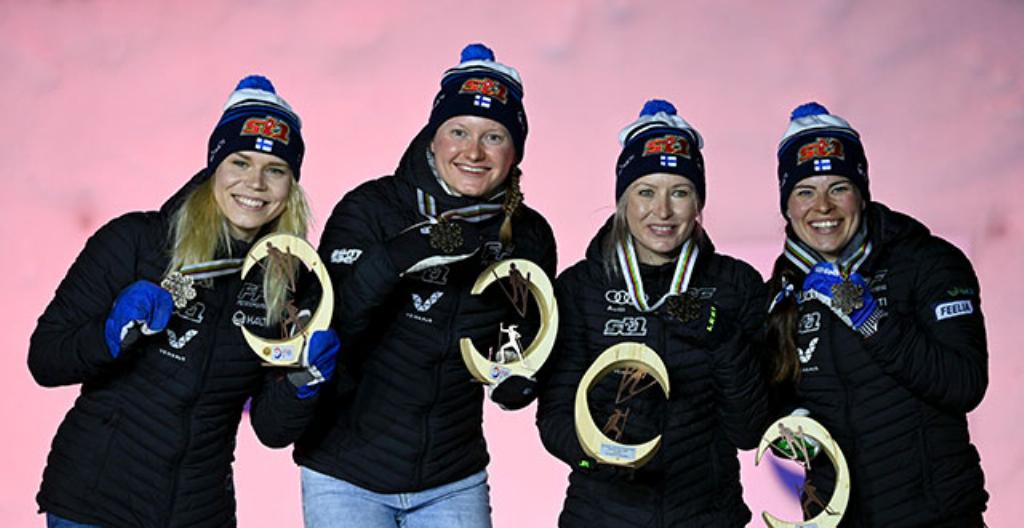Naisten viestijoukkue Jasmi Joensuu (vasemmalla), Johanna Matintalo, Riitta-Liisa Roponen ja Krista Pärmäkoski voitti MM-pronssia.