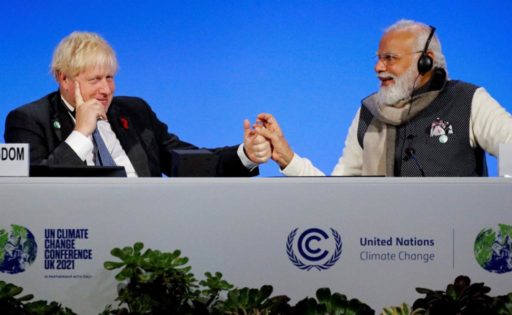 Kuvassa vasemmalla on Britannian pääministeri Boris Johnson. Oikealla on Intian pääministeri Narendra Modi. He tapasivat Glasgow´n ilmastokokouksessa.