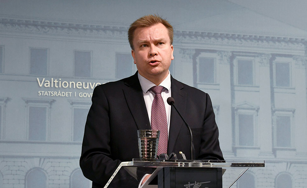 Antti Kaikkonen, puolustusministeri, Ukraina, sota, aseet