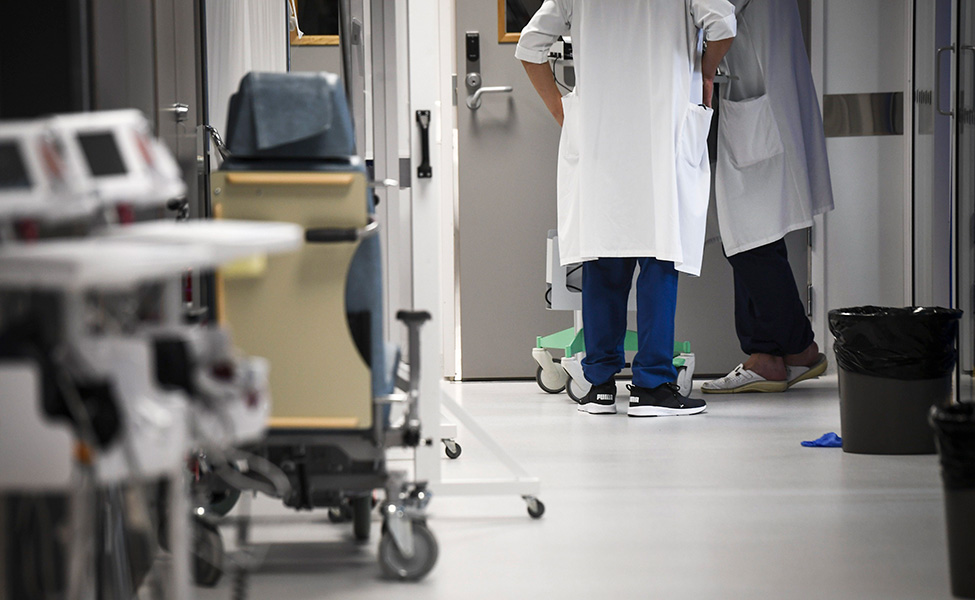 Sairaaloissa on vakava pula hoitajista ja jatkohoitopaikoista. 