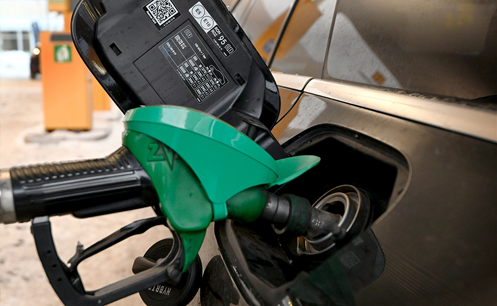 Uusien bensiini- ja dieselautojen myynti kielletään EU:ssa vuonna 2035.