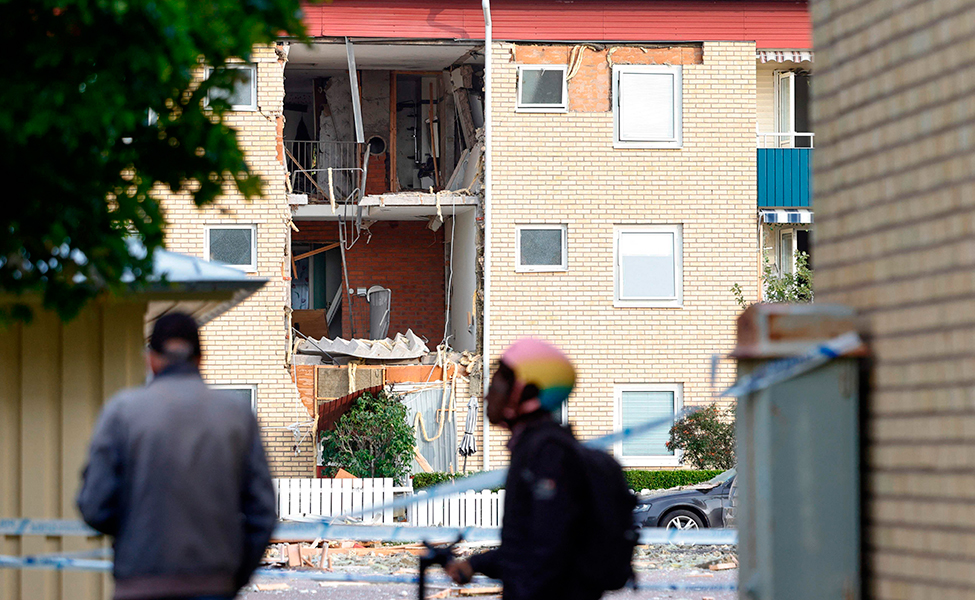Kerrostalo vaurioitui räjähdyksessä Linköpingissä 26. syyskuuta. Räjähdys oli niin voimakas, että talon julkisivu romahti.