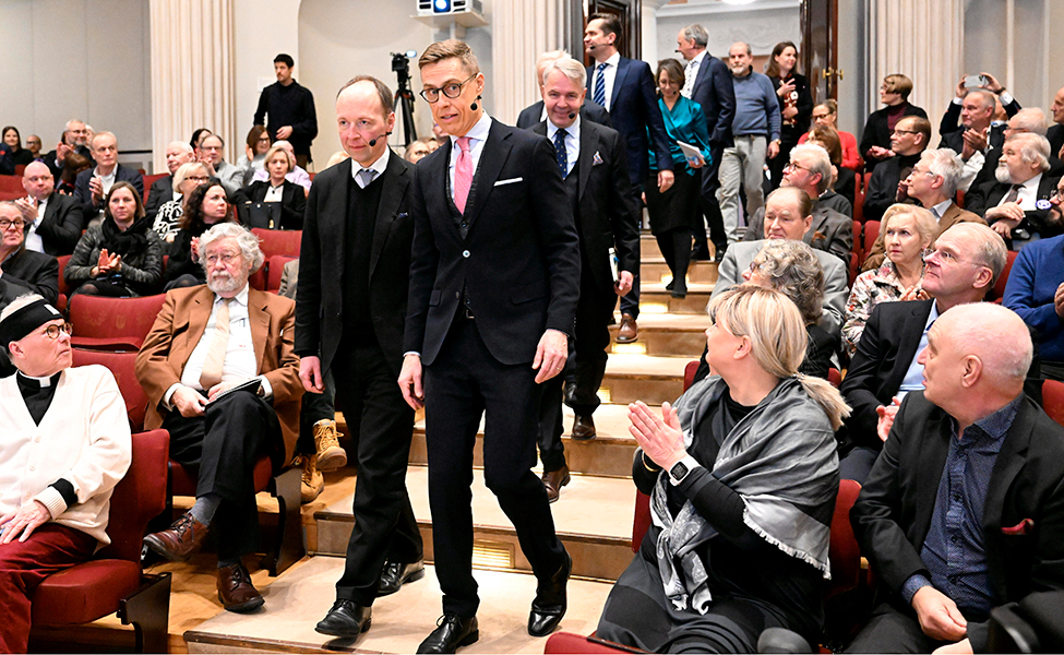 Presidentinvaalien ehdokkaat kuvattiin Helsingin yliopiston juhlasalissa 19. joulukuuta 2023. Edessä perussuomalaisten Jussi Halla-aho (vasemmalla) ja kokoomuksen Alexander Stubb.