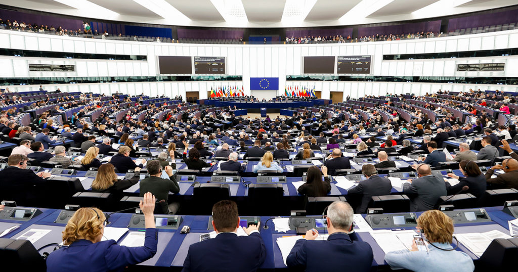EU-parlamentin täysistunnot eli kokoukset ovat kerran kuukaudessa parlamenttitalossa Strasbourgissa Ranskassa.