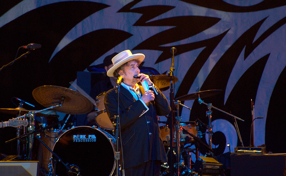 Kuvassa Bob Dylan esiintyy Lontoossa vuonna 2011.