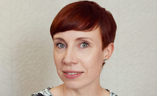 Riikka Tuohimetsän kasvokuva.